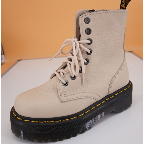 Doc Martens Jadon lll Platform Beige combat ankle boots SZ 6 M laces Dr. Womens - Picture 1 of 10